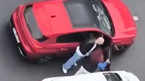 Yol verme tartışması: Kadınlar böyle kavga etti