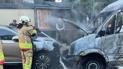 Öğrenciler son anda kurtarıldı: Öğrenci servisi böyle yandı