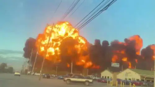 ABD'de dehşet: Kargo uçağı 340 km hızla binalara çarptı