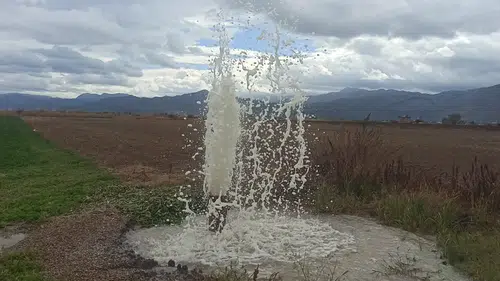 Konya'da yıllar önce yapılan kuyudan püsküren su şaşırtıyor