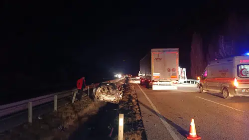 Otostopla bindiği araç mezarı oldu: 1 ölü, 2 yaralı