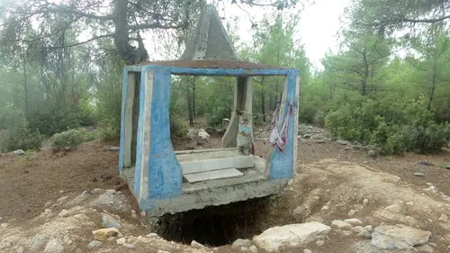 Defineciler ölüyü mü çaldı: 300 yıllık türbe kaçak kazı