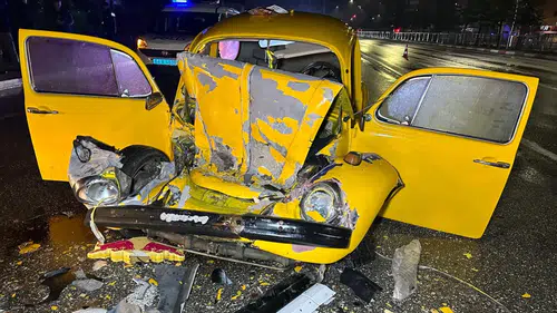 Sarı Tosbağa otobüse çarptı: 1'i ağır 3 kişi yaralandı