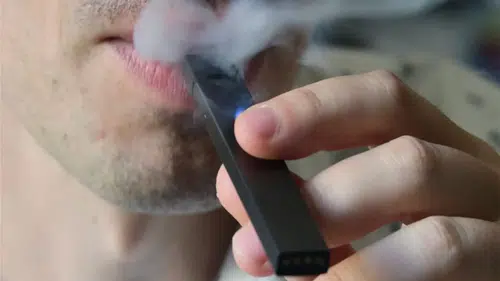 Bilim insanları keşfetti: Elektronik sigara diyabet riskini artırıyor