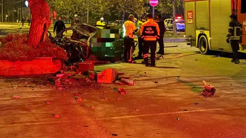 Kaldırıma çarpan otomobil 200 metre savruldu: Feci kazada 1 kişi öldü