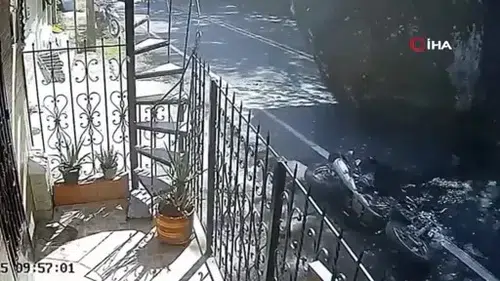 Dehşet anı kamerada: Canlarını zor kurtardılar