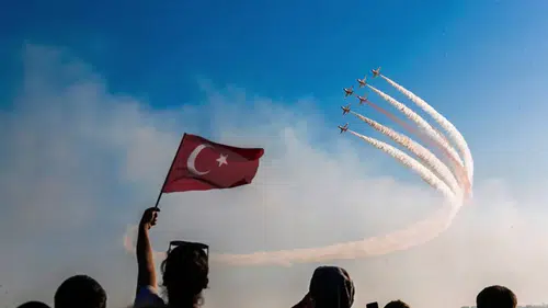 Gençlerin hedefi Türk yıldızı olmak: Selçuk Üniversitesi'nde Türk Yıldızları şöleni