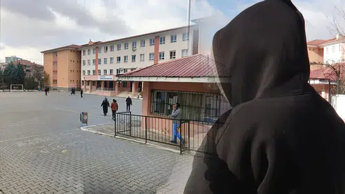 Bu rezilliği de gördük: Öğrencilerine cinsel organ fotoğrafı attı