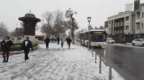 Meteorolojiden sarı ve turuncu alarm: Konya'da kar 20 santimi bulabilir