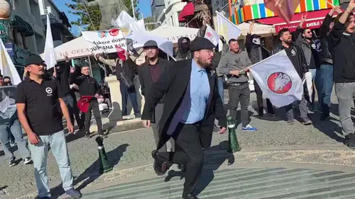 Tartıştılar mı kavga mı ettiler anlaşılamadı: İki gurup birbirine giremedi