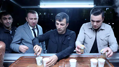 Karatay'da gelenek sürüyor: Mevlana dostlarına salep ikramı