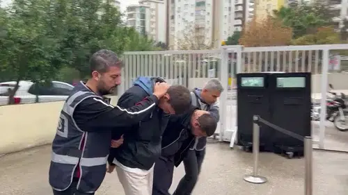 İfadeleri "pes" dedirtti: Bisikletli çocuğu darbettiler