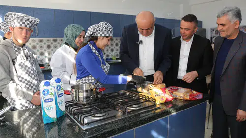 Erkoyuncu, Özel Eğitim öğrencileri ile buluştu