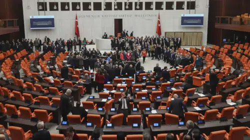 Tartışmalı zam: Üst düzey bürokratlara 30 bin TL seyyanen zam komisyondan geçti