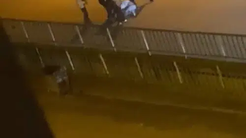 Şiddet sokaklara taştı: O genci acımasızca dövdüler