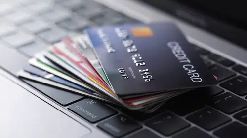 Kredi kartı faizlerine indirim geldi: Resmi Gazete’de yayımlandı