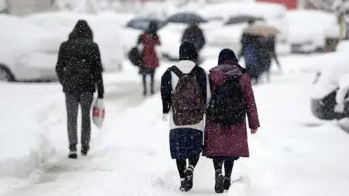 Eğitime kar engeli: Pazartesi günü çok sayıda ilde okullar tatil edildi