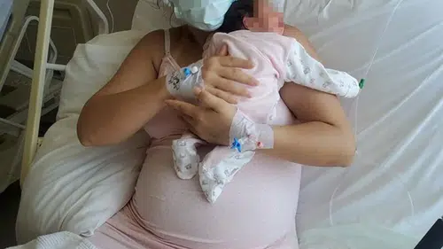 Doğumda unutuldu, iki yıl sonra ortaya çıktı: Gazlı bez ihmaline soruşturma