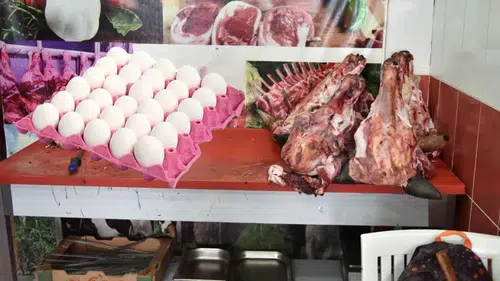 Yumurtadan hamam böceği yavruları çıktı! Markete yapılan denetimde şok