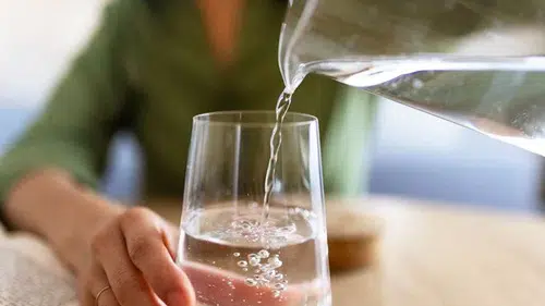Günde 8 litre su içen kadın az daha ölüyordu