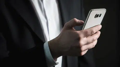 Akıllı telefon kullanımına "günde iki saat" sınırlama önerisi