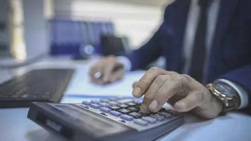 Zam teklifi memnun etmedi: Memurlar iş bıraktı