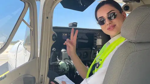 Eğitim uçağı düştü: Pilot adayı genç kadının son fotoğrafı oldu