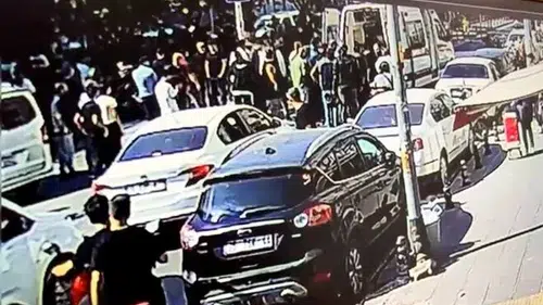 Parkta dehşet dakikaları: Anne ve kızı tartıştıkları kişiyi bıçaklayarak öldürdü