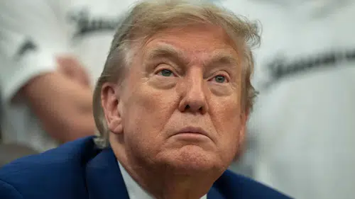 Trump'ın BM ziyaretinde art arda aksilikler: Yürüyen merdiven durdu, prompter bozuldu
