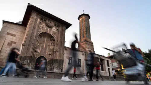 Konya’da binlerce kişi önünden geçiyor: Şaheser ne zaman açılacak?