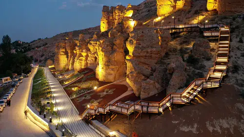 Konya’daki Peri Bacaları sonbahara hazırlanıyor: Kızlar Kayası büyülüyor
