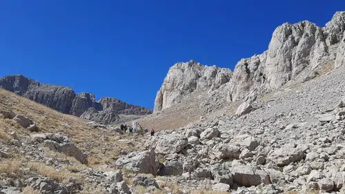 Konya ve Antalya’nın ortak noktası Geyik Dağı’nda buzullar eriyor