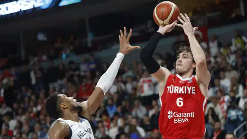 Avrupa'nın en büyüğü belli olacak: Milliler parkeye çıkıyor