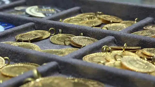Gram altın için yeni rekor gelebilir! Yatırımcı gözünü yıl sonuna çevirdi