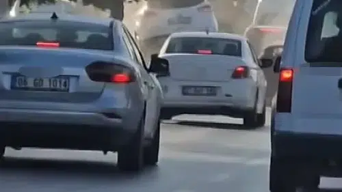 Faciaya ramak kaldı: Sürücüsü rahatsızlanan çekici 6 aracı biçti