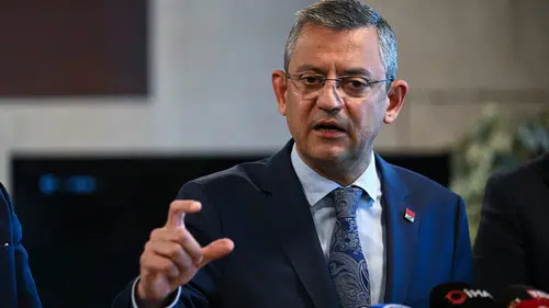 CHP'de büyük temizlik başlıyor: Özgür Özel güven tazeledi