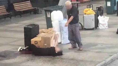 Baba kızını otogarda tüfekle vurdu