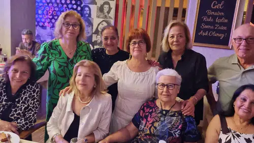 Konya'da okuyan dostlar 48 yıl sonra buluştu: Mezunlar hasret giderdi