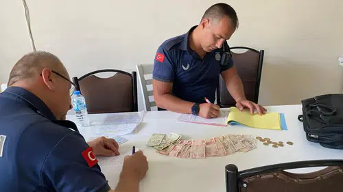 Dilencinin yarım saatte topladığı parayı zabıtalar sayamadı