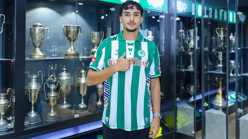 Konyaspor’dan bir anlaşma daha! Genç futbolcu 3 yıllık sözleşmeyi imzaladı