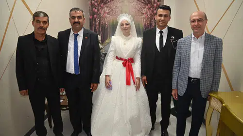 Konya’nın sevilen muhtarı Veli Başar oğlunu evlendirdi