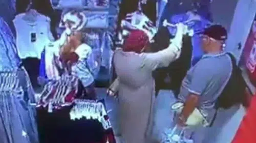 Hırsız senaryo yazıp filmi çekti: Müşteri gibi girdi, turisti soyup çıktı