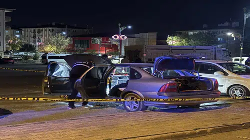 Otomobilde çakmak patladı: Felakete ramak kaldı