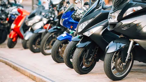 İstanbul Valiliği'nden motosiklet genelgesi: Kaldırıma park yasak, trafiğe kapalı alanlara giriş yok