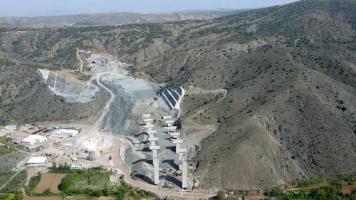 Dört şehrin beklediği YHT hattında raylar yere iniyor: Yolculuk 2 saate düşecek