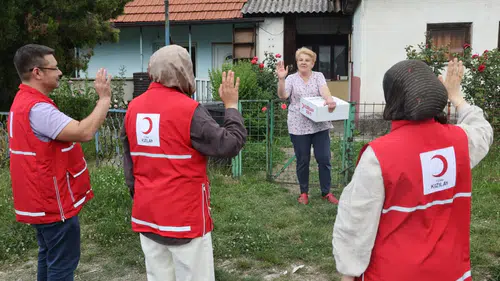 199 bin 846 hisse 30 ülkeye umut oldu: Kızılay gönülleri aldı