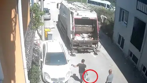 Bir yandan çöp topladılar bir yandan topla çocuklar gibi eğlendiler