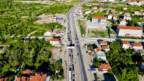 Konya-Afyonkarahisar yolundaki yoğunluk sürüyor