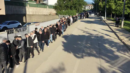 1 kilometrelik bayramlaşma kuyruğu: Yıllardır süren gelenek