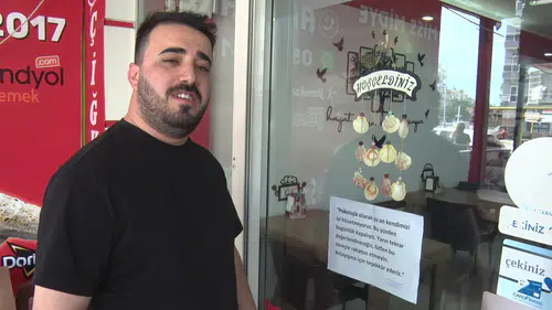 'Psikolojik olarak kapalıyız': Dükkânı açmadı herkes meraktan kuyruk oldu